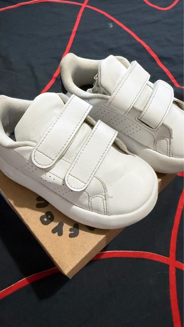 Adidas Kids' Advantage (Category: Babies & Kids Fashion) located in Makati City. Submitted by CeeNeedsToDeclutter (Listing ID 1436082432, Image 3). Description: - White Adidas kids' shoes - Velcro straps for easy wear - Perforated design on sides - Unique bubble-patterned soles - Comes with original box - Original price is P1800.00 - Size 7k (14.5cm) .