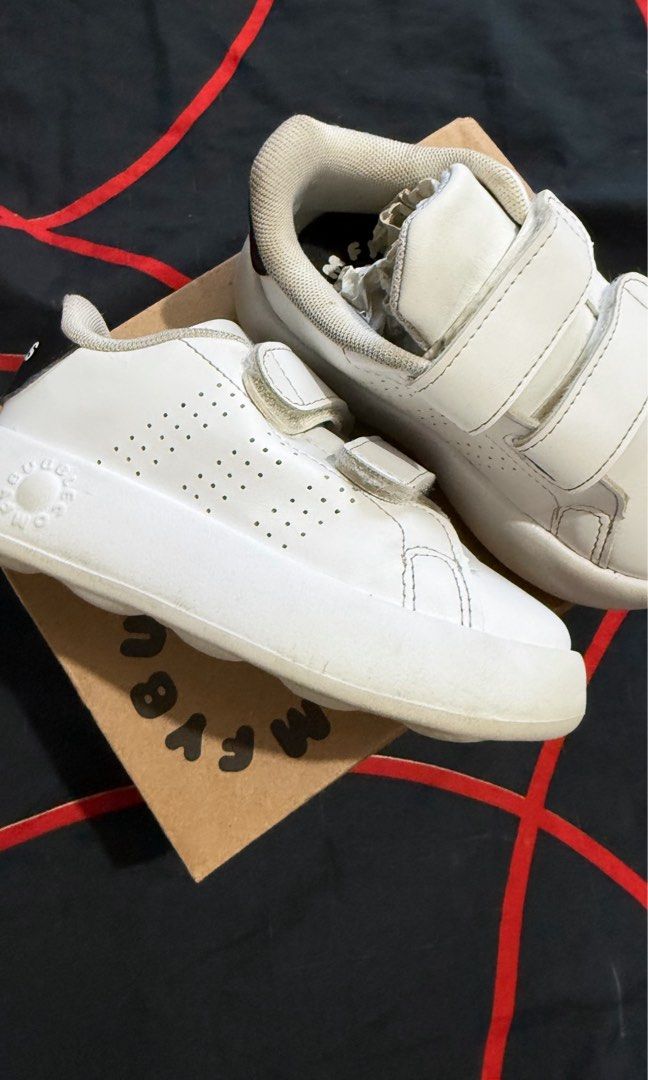 Adidas Kids' Advantage (Category: Babies & Kids Fashion) located in Makati City. Submitted by CeeNeedsToDeclutter (Listing ID 1436082432, Image 2). Description: - White Adidas kids' shoes - Velcro straps for easy wear - Perforated design on sides - Unique bubble-patterned soles - Comes with original box - Original price is P1800.00 - Size 7k (14.5cm) .
