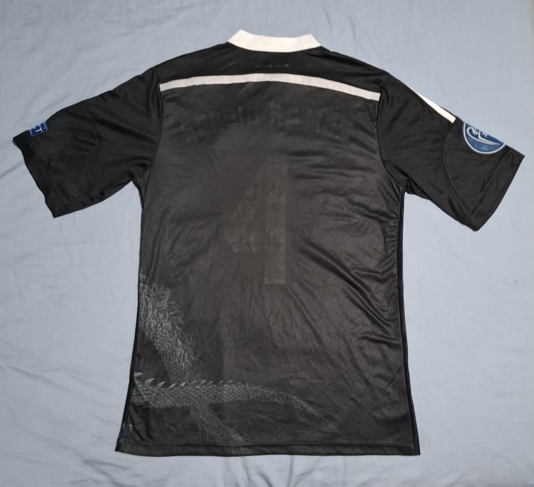 Adidas Real Madrid Dragon Football Jersey Vintage Wornout Rustic Style (Category: Activewear) located in Singapore. Submitted by jms1233 (Listing ID 1436024553, Image 2). Description: -Condition is already stated, quite well used Real Madrid Football Jersey, not for fussy buyers especially at the low price -Measurements: chest across (p2p)= 42-45cm top of collar to end of shirt= ~75cm -Has a nice wornout look, good for casual style/ normal wear -