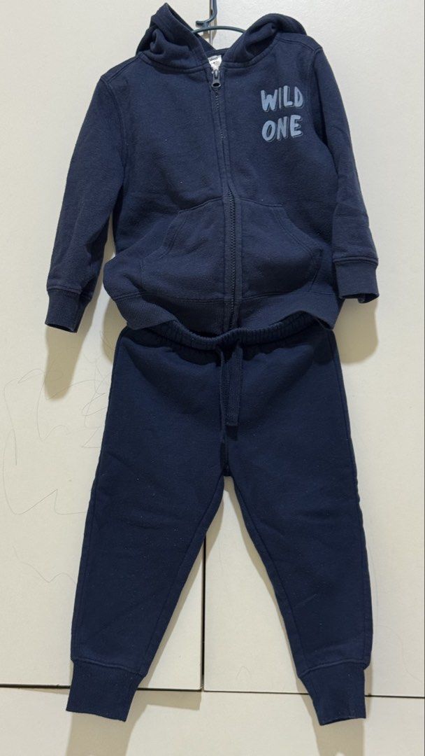 Anko Kids Tracksuit Set - Size 3 (Category: Babies & Kids Fashion) located in Quezon City. Submitted by skylar_15 (Listing ID 1435956996, Image 2). Description: - Anko kids tracksuit set - Color: Navy blue - Size: 3 (fits kids ages 1-9) - Includes: Hooded zip-up jacket with "WILD ONE" print & matching pants Can fit up to 4y .