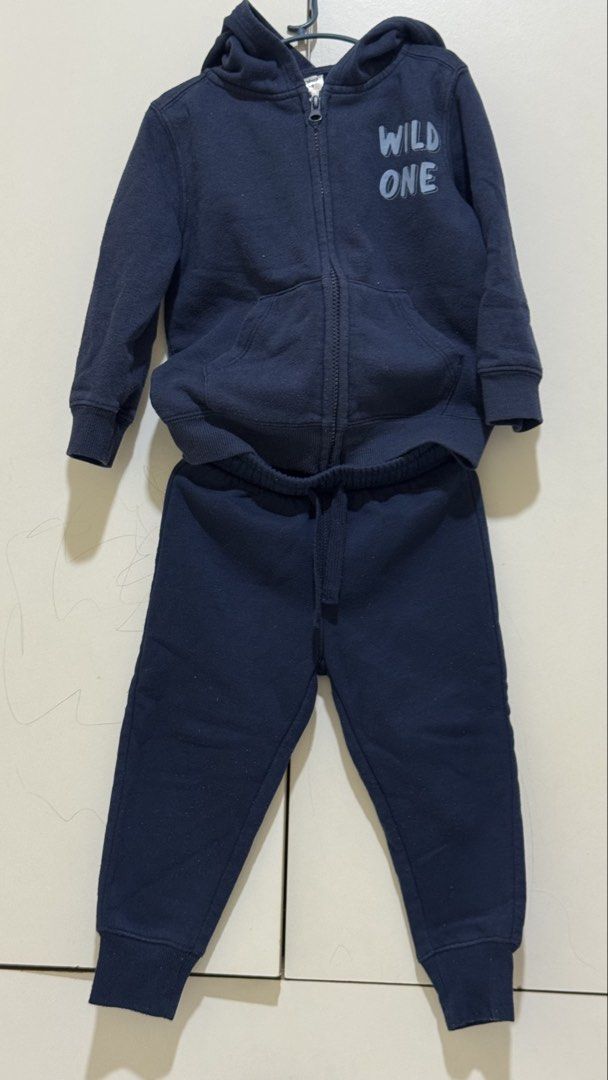 Anko Kids Tracksuit Set - Size 3 (Category: Babies & Kids Fashion) located in Quezon City. Submitted by skylar_15 (Listing ID 1435956996, Image 1). Description: - Anko kids tracksuit set - Color: Navy blue - Size: 3 (fits kids ages 1-9) - Includes: Hooded zip-up jacket with "WILD ONE" print & matching pants Can fit up to 4y .