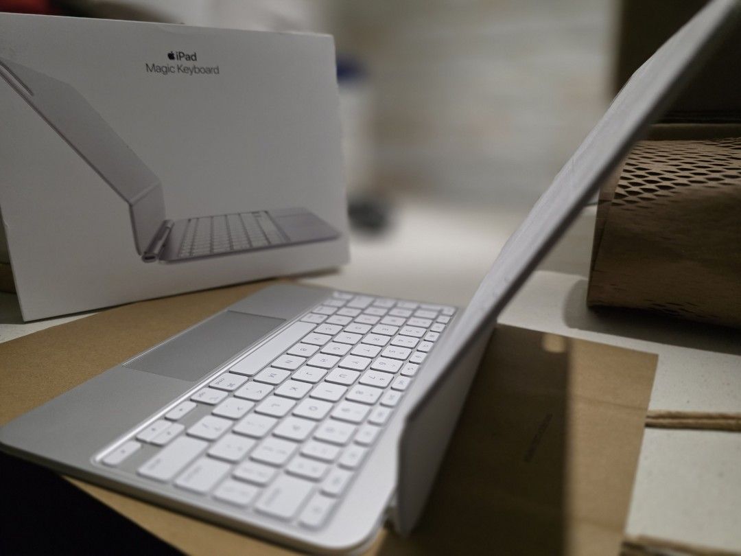 Apple iPad Magic Keyboard - Silver445073669007626241