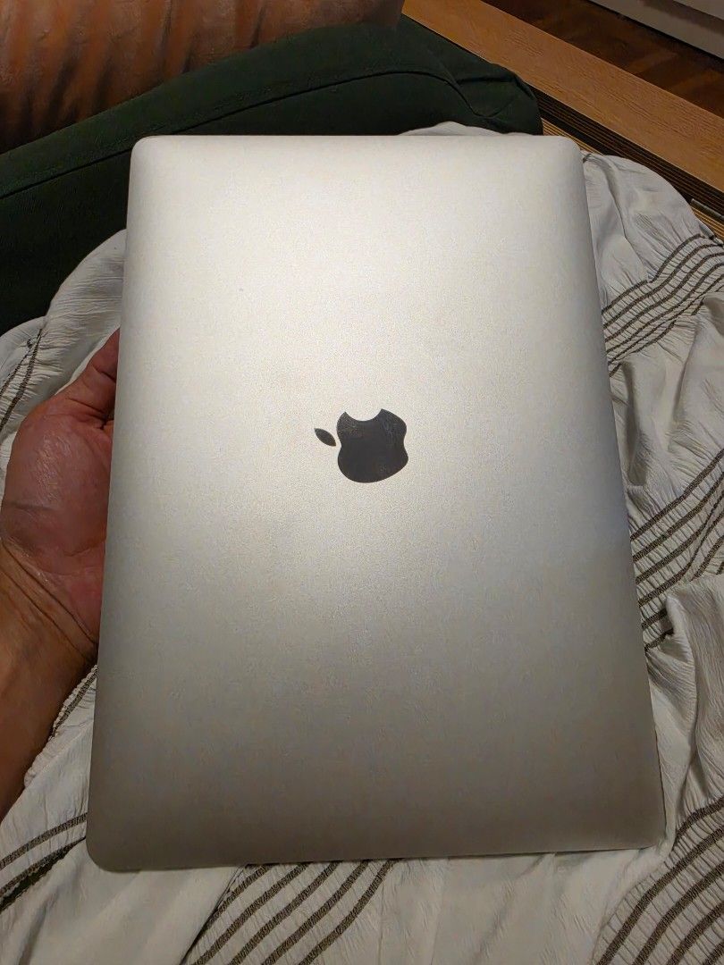 Apple MacBook Pro 13 - Silver445046536704501761