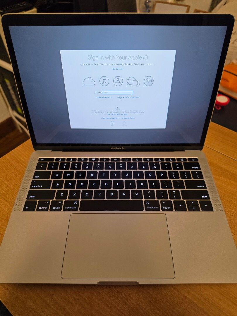 Apple MacBook Pro 13 - Silver445046536704501760