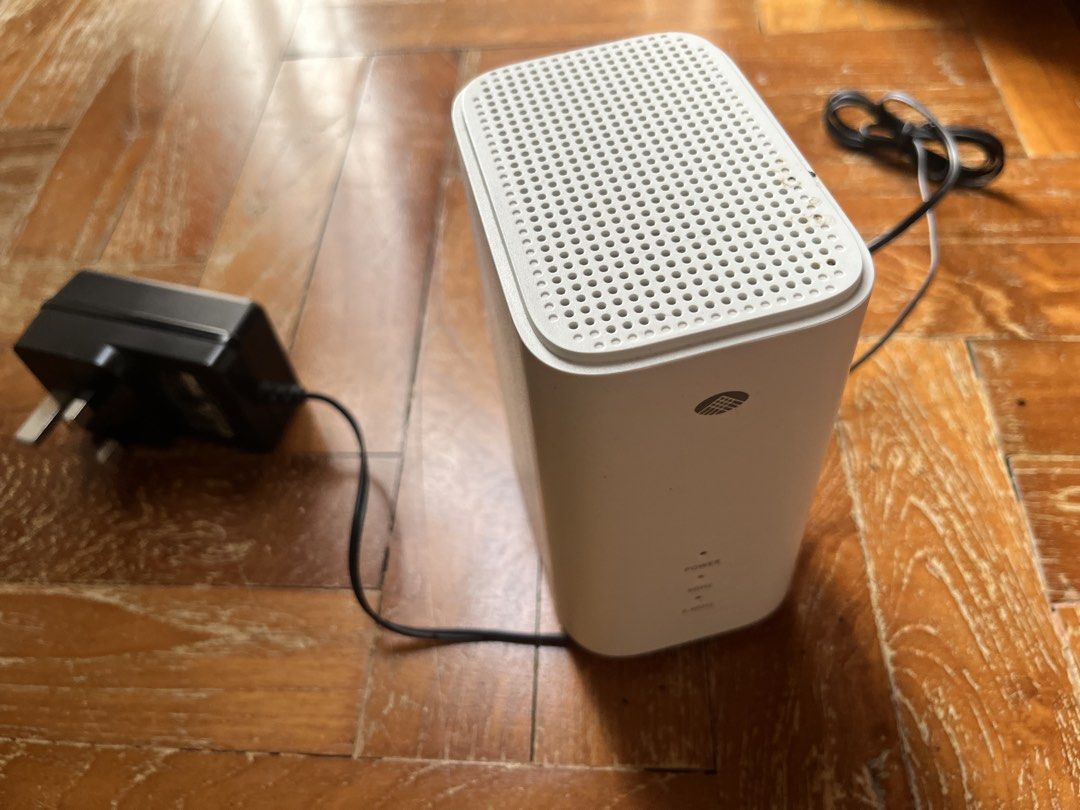 Askey White Router with Power Adapter
