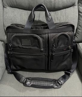 (Category: ) located in . Submitted by chic.bags (Listing ID 1435918747, Image 1). Description: .