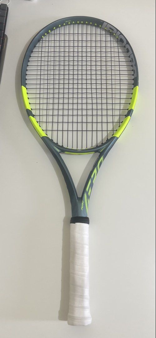 Babolat Pure Aero Tennis Racket (Category: Racket and Ball Sports) located in Taguig. Submitted by ggamulo (Listing ID 1436000325, Image 1). Description: Babolat Pure Aero 100 2026 G3, 300g, 100 sq. in. Used Twice 9.8/10 13k.