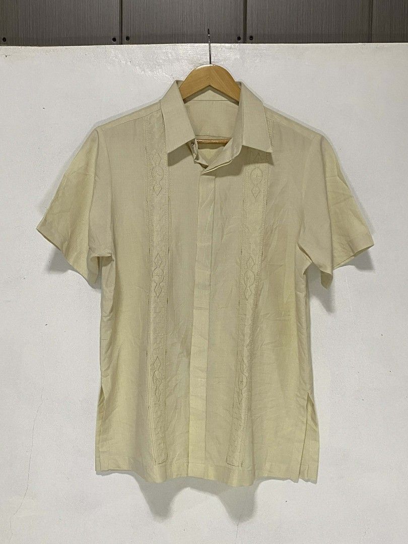 Barong Polo (Category: Tshirts & Polo Shirts ) located in General Natividad. Submitted by jaygo02 (Listing ID 1435952945, Image 1). Description: fits L-XL 22.5 x 28.5 Color rate: 9/10 Issue/s: None 📍Nueva Ecija 📌washed 📌color may vary due to lighting 📌shipping via jnt express.