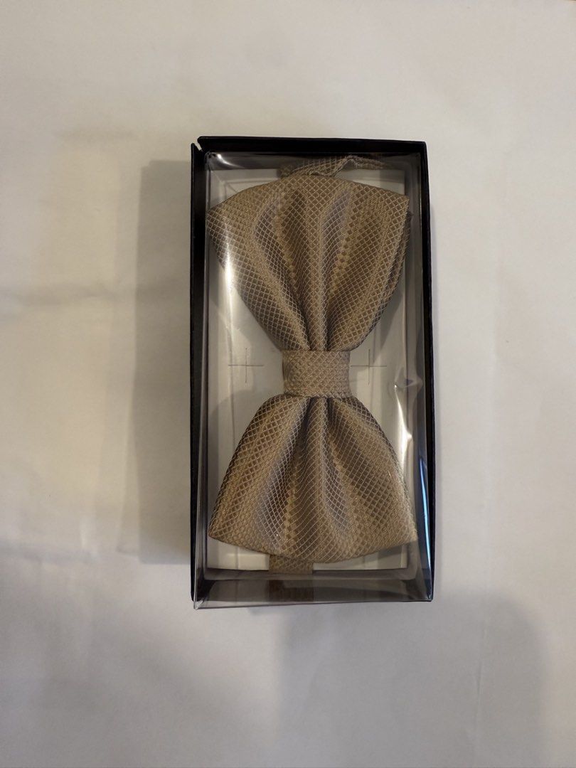 Brown Bow Tie (Category: Ties) located in Makati City. Submitted by jessi_1004 (Listing ID 1436066942, Image 1). Description: - tan brown bow tie - Perfect for formal occasions - Ready to wear, comes in a clear box Wedding, formal, birthday, tie.