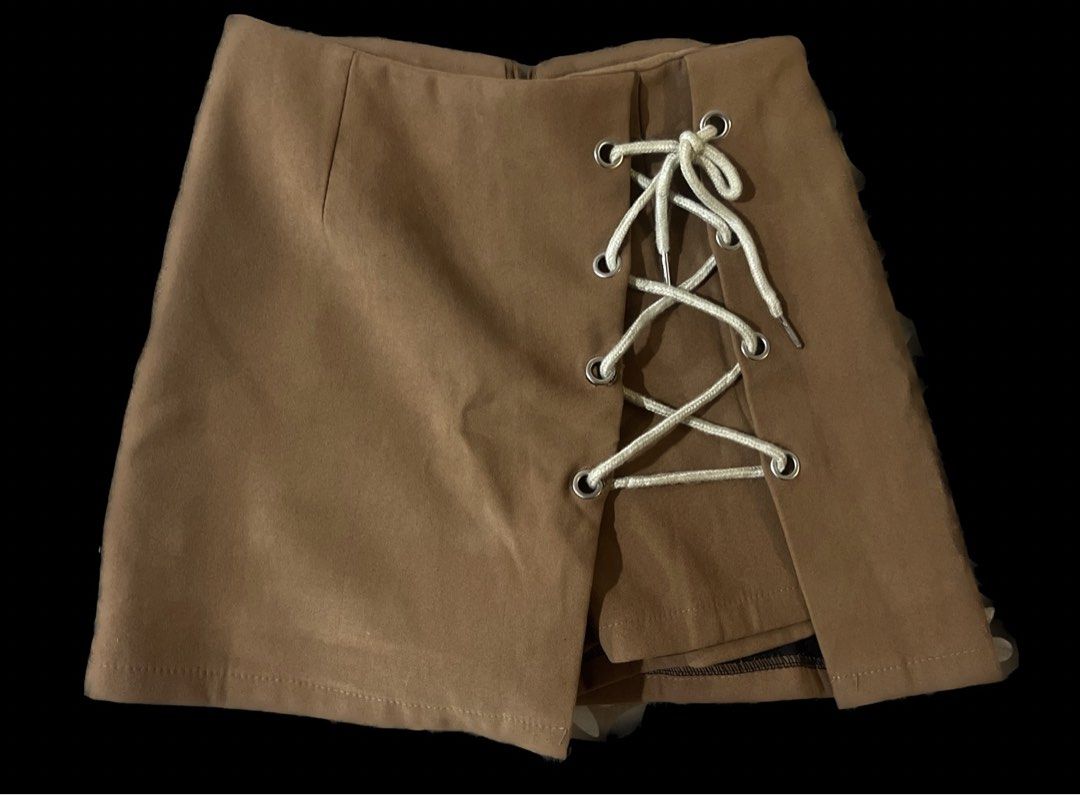 BROWN SKORT (Category: Other Bottoms) located in Imus. Submitted by declutter.archives (Listing ID 1436000949, Image 1). Description: SIZE: SMALL - MEDIUM.