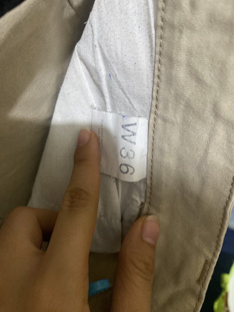 Baleno Khaki Pants - Size 36 (Category: Jeans) located in Manila. Submitted by ynoshiko (Listing ID 1435955176, Image 3). Description: - Bulgari Khaki Pants - Size: 36 - Cut: Straight leg - Closure: Button and zipper - Material: Cotton blend - Features: Front and back pockets - Condition: Good RFS: Doesn't fit, it's too tight for my bf MOP: Gcash/Gotyme Please manage your expectation as this item is pre-loved. Expect minor color differences due t