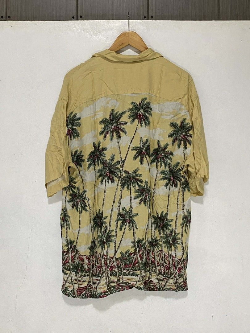 Campia Moda AOP Hawaiian Polo (Category: Tshirts & Polo Shirts ) located in General Natividad. Submitted by jaygo02 (Listing ID 1435925812, Image 2). Description: fits XL 23 x 31 Color rate: 9/10 Issue/s: None 📍Nueva Ecija 📌washed 📌color may vary due to lighting 📌shipping via jnt express.