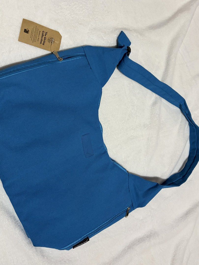 CBTL Blueberry Rush Canvas Tote Bag (Category: Tote Bags) located in Quezon City. Submitted by jin_00 (Listing ID 1436033517, Image 2). Description: - Coffee Bean and Tea Leaf - Giving Collection 2025 .