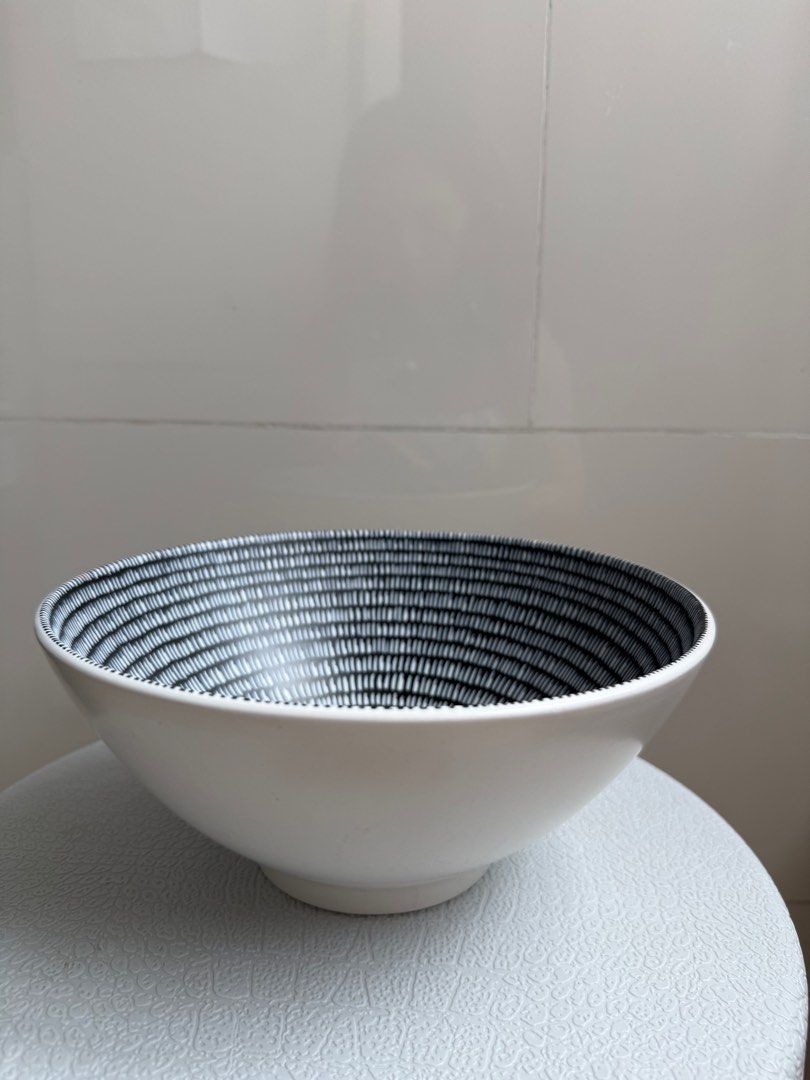 Ceramic Bowl with Beautiful Patterns444751501412935680