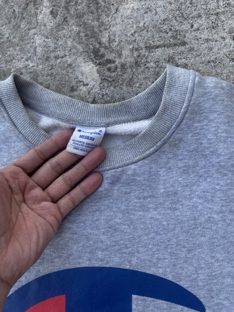 Champion Crewneck Sweatshirt (Category: Coats, Jackets and Outerwear) located in Cavite. Submitted by johnrey0315 (Listing ID 1435941351, Image 3). Description: 24.5 x 28 XL MINIMAL STAINS CR - 9 / 10 .