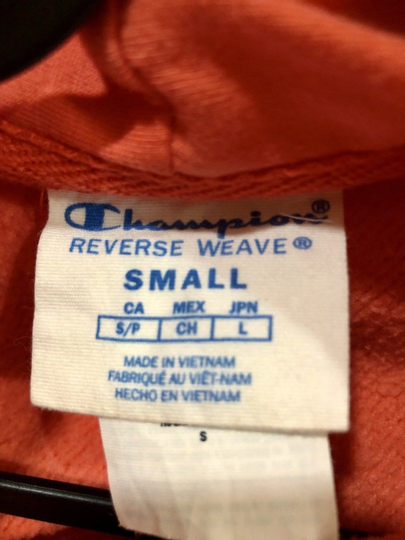 Champion Hoodie Sweatshirt (Category: Coats, Jackets and Outerwear) located in Quezon City. Submitted by sheisdecluttering_now (Listing ID 1435963399, Image 3). Description: Size S.