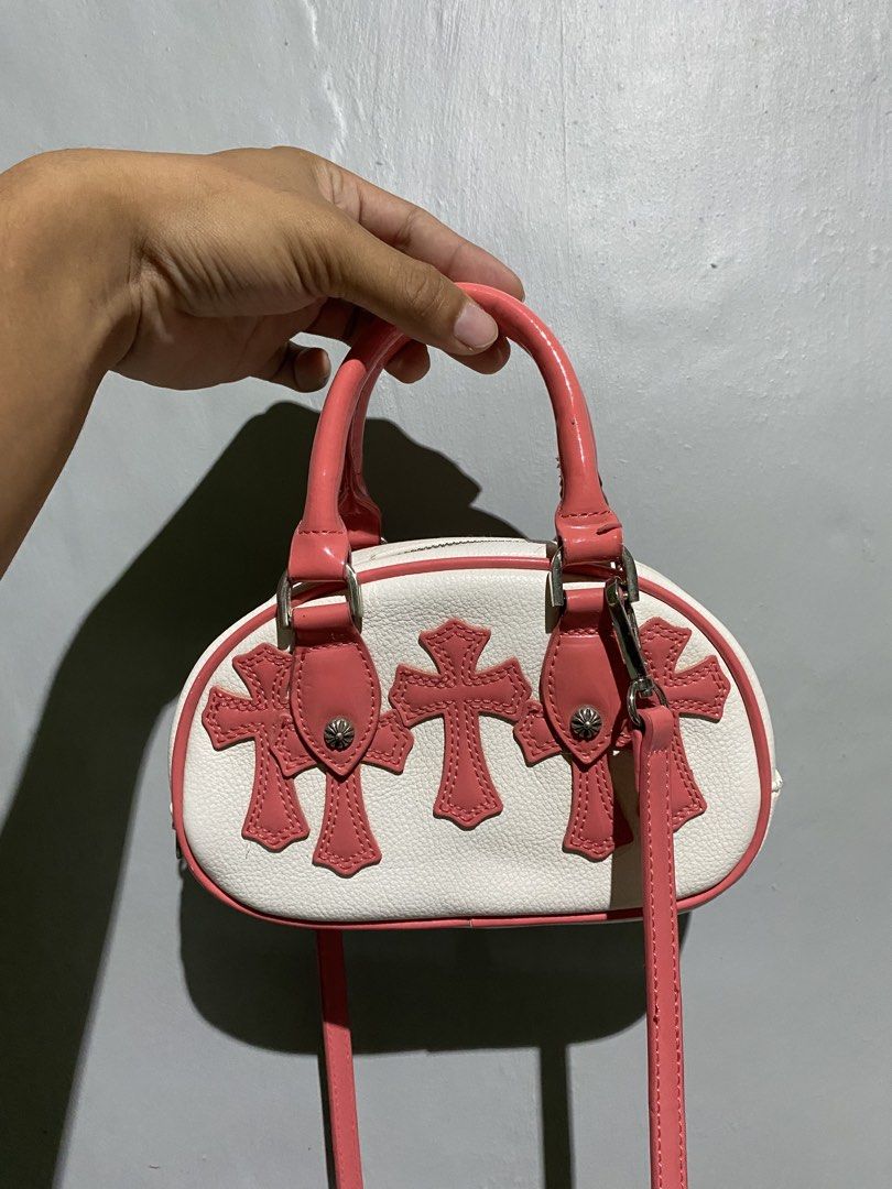 CHROME HEARTS TWO WAY HAND BAG❗️ (Category: Luxury Bags & Wallets) located in Compostela. Submitted by sales.bud (Listing ID 1435960569, Image 1). Description: CHROME HEARTS TWO WAY HAND BAG❗️ MINOR FLAWS CAN DO VC OR VOUCH.