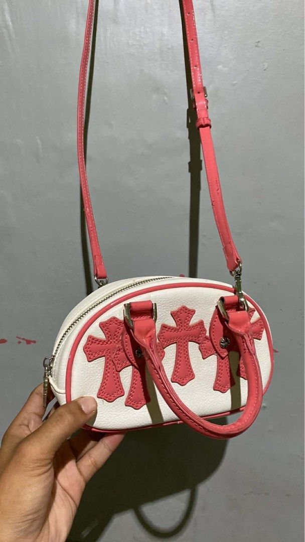 CHROME HEARTS TWO WAY HAND BAG❗️ (Category: Luxury Bags & Wallets) located in Compostela. Submitted by sales.bud (Listing ID 1435960569, Image 2). Description: CHROME HEARTS TWO WAY HAND BAG❗️ MINOR FLAWS CAN DO VC OR VOUCH.