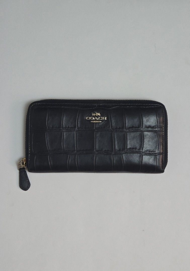 Coach Black Croc Embossed Zip Around Wallet (Category: Wallets & Card holders) located in Quezon City. Submitted by julvinzon (Listing ID 1435994742, Image 1). Description: Coach Accordion Zip Wallet in Croc Embossed Leather Color: Midnight Blue Looks a bit black Condition: 9/10 imo Hardwares looks solid and leather is still soft 📍 QC Don't hesitate to make an offer🙏 *color may differ from actual due to lighting.