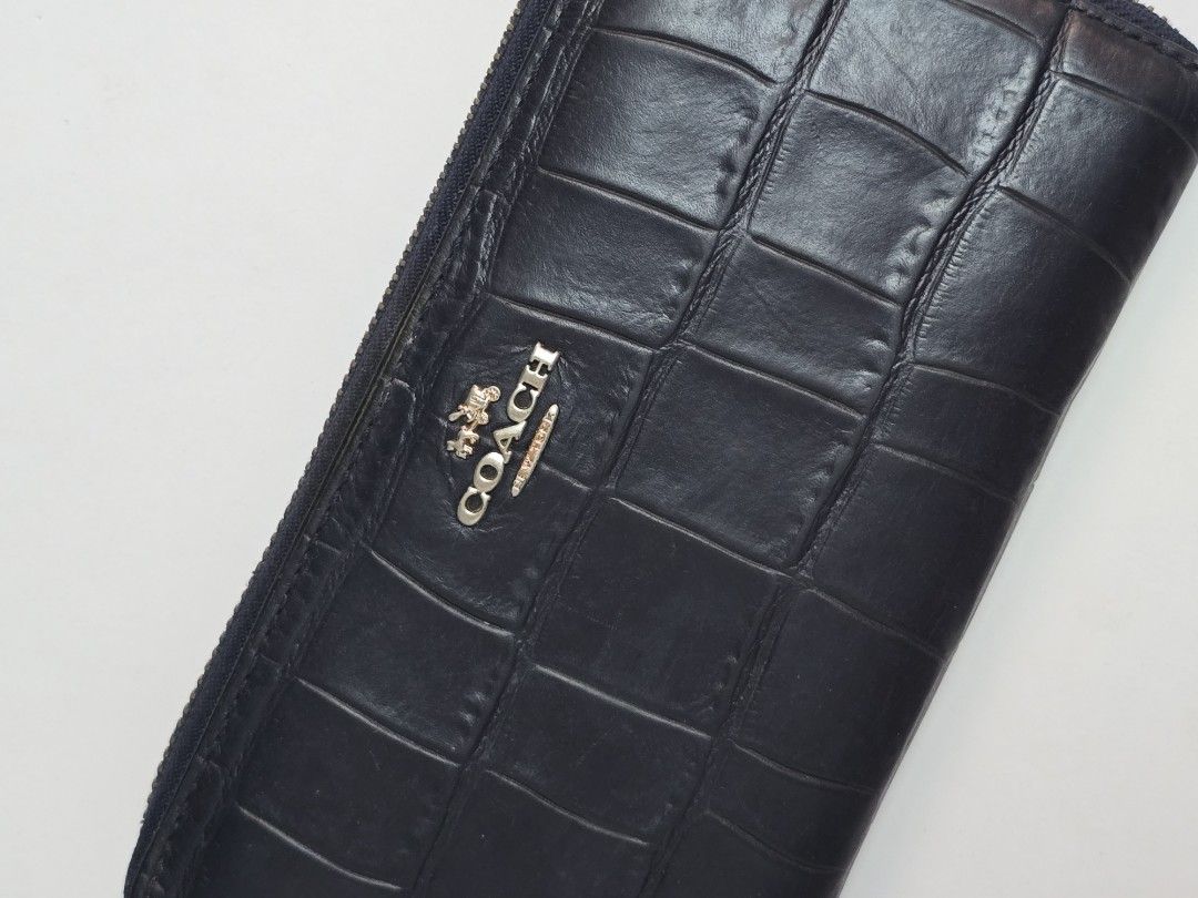 Coach Black Croc Embossed Zip Around Wallet (Category: Wallets & Card holders) located in Quezon City. Submitted by julvinzon (Listing ID 1435994742, Image 3). Description: Coach Accordion Zip Wallet in Croc Embossed Leather Color: Midnight Blue Looks a bit black Condition: 9/10 imo Hardwares looks solid and leather is still soft 📍 QC Don't hesitate to make an offer🙏 *color may differ from actual due to lighting.