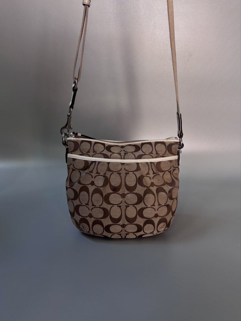 Coach Mini Cross Body Bag (Category: Luxury Bags & Wallets) located in Santa Cruz. Submitted by devbook1 (Listing ID 1436069975, Image 1). Description: Coach Mini Cross Body Bag YKK Zip Unisex Excellent Condition Legit No Issue .