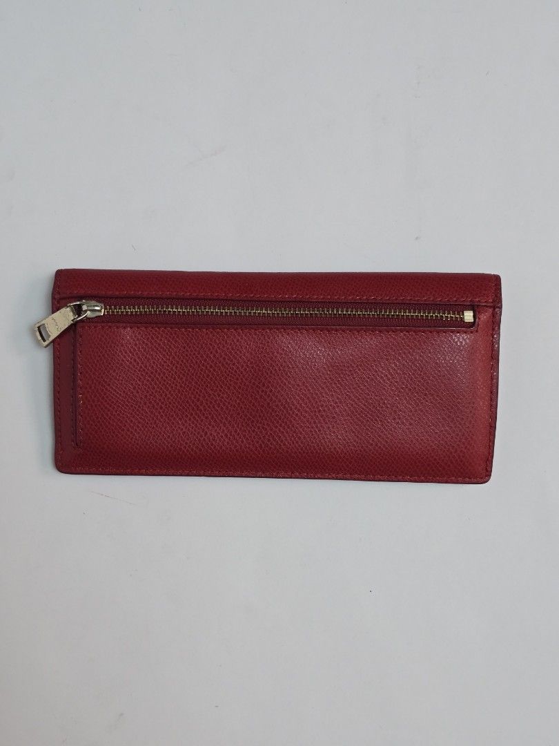 Coach Red Long Wallet (Category: Luxury Bags & Wallets) located in Quezon City. Submitted by julvinzon (Listing ID 1435994744, Image 2). Description: Coach Red Envelope Wallet Color: Red Condition: 8/10 imo Hardwares needs a bit of cleaning but leather is still soft 📍 QC Don't hesitate to make an offer🙏 *color may differ from actual due to lighting.