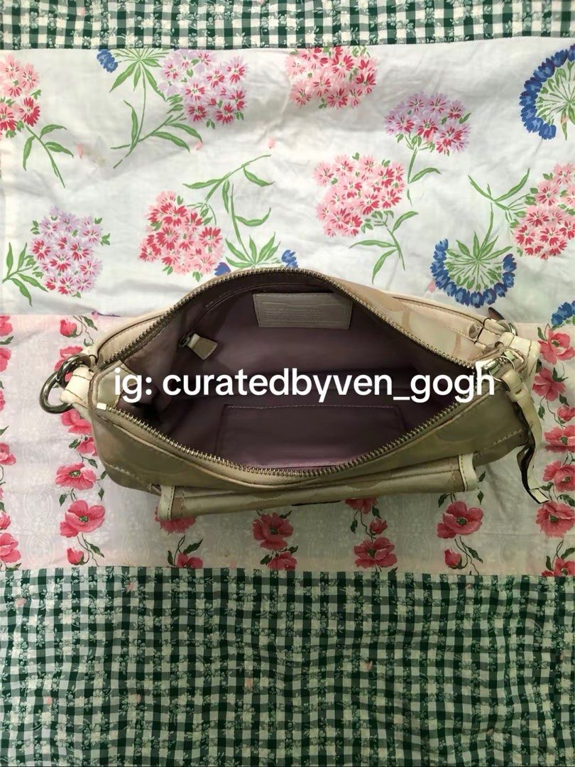 Coach Small Flap Soho Kili Bag (Category: Luxury Bags & Wallets) located in Caloocan City. Submitted by ven_goghh (Listing ID 1435970234, Image 2). Description: - Coach shoulder bag - Signature print - Front pocket with clasp closure - Cream leather handle and trim - Includes Coach hangtag.