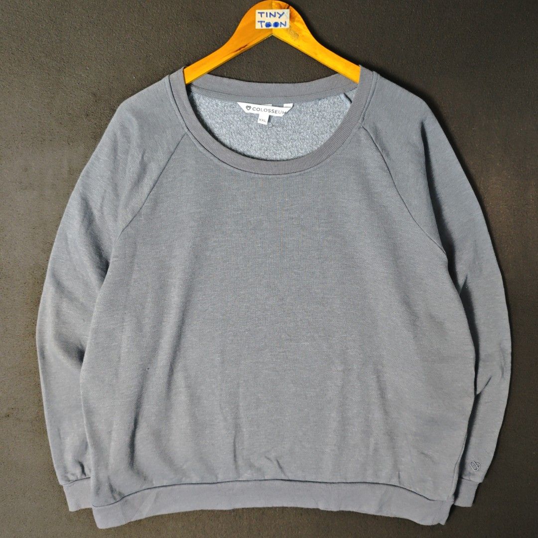 Colosseum Gray Sweatshirt XXL (Category: Coats, Jackets and Outerwear) located in Manila. Submitted by tinytoonthriftshop (Listing ID 1435979307, Image 1). Description: Brand : Colosseum Size on tag : XXL 📏 Width x Length : 26x26 Issue : NEED WASH Condition : GOOD 💰 Price : 199 📌 NOTE: Actual color may slightly vary due to lighting and camera. PAYMENT: Gcash / BPI / Maya 📍 Pinagbuhatan, Pasig City 🚚 Delivery: • Same day (book your own rider)
