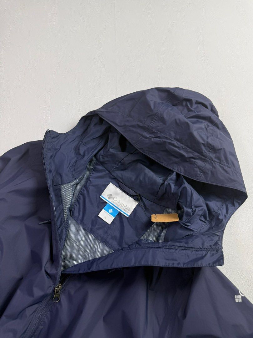 COLUMBIA WOMENS PARKA RAIN JACKET (Category: Coats, Jackets and Outerwear) located in Guagua. Submitted by sweetboyy (Listing ID 1435978574, Image 3). Description: COLUMBIA WOMENS PARKA RAIN JACKET EXCELLENT CONDITION/ NO ISSUE SIZE MEDIUM ON TAG / DIMES L30 W21.