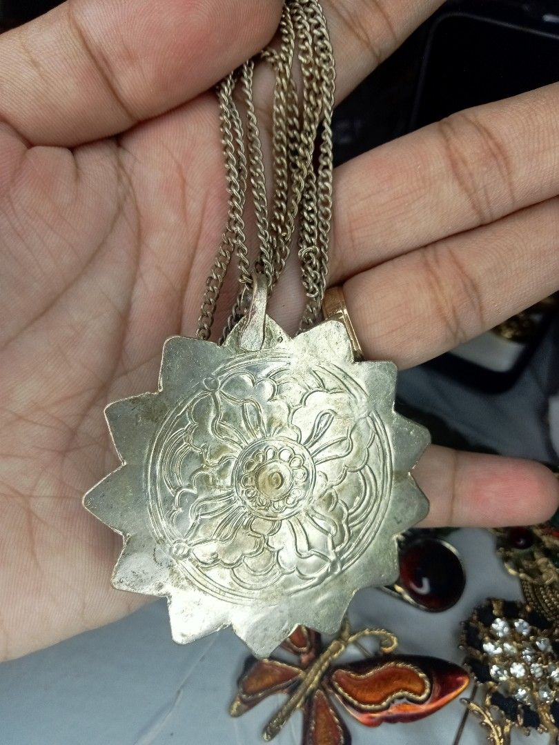 Costume jewelry (Category: Necklaces) located in Davao. Submitted by kimpoycaye62726 (Listing ID 1436086904, Image 3). Description: from Japan 🇯🇵 surplus as is.