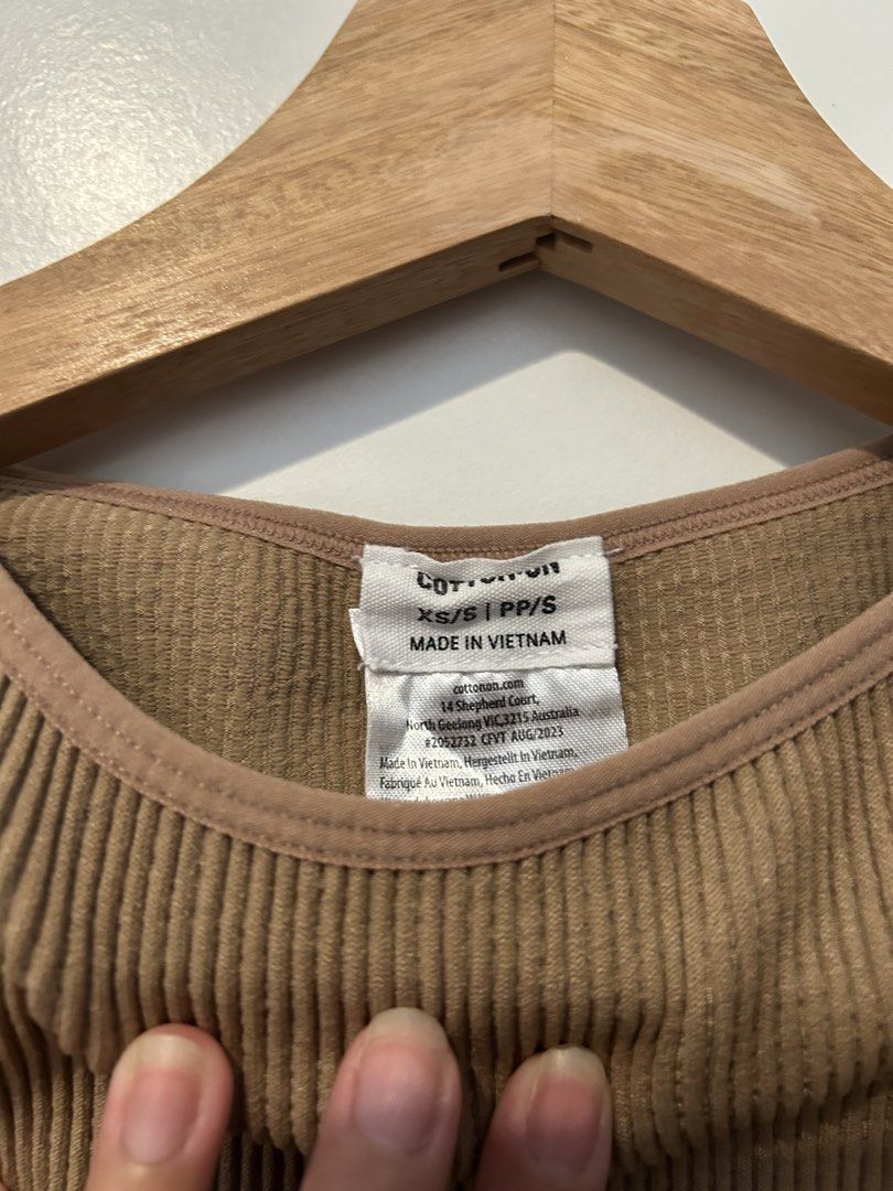 Cotton On Ribbed Tank Top XS (Category: Sleeveless) located in Manila. Submitted by lex_declutters (Listing ID 1435955556, Image 2). Description: - Cotton On ribbed tank top - Neutral brown color - Square neckline - Fitted silhouette - Size: XS/PP/S - Made in Vietnam - Versatile for layering or wearing alone.