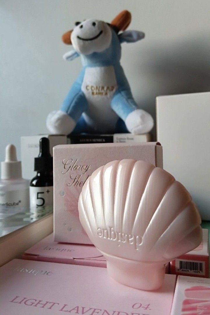 Dasique Airy Shell Base (Category: Makeup) located in Manila. Submitted by cheesec4kk72140 (Listing ID 1435978558, Image 1). Description: Bought from Dasique store sa Korea.