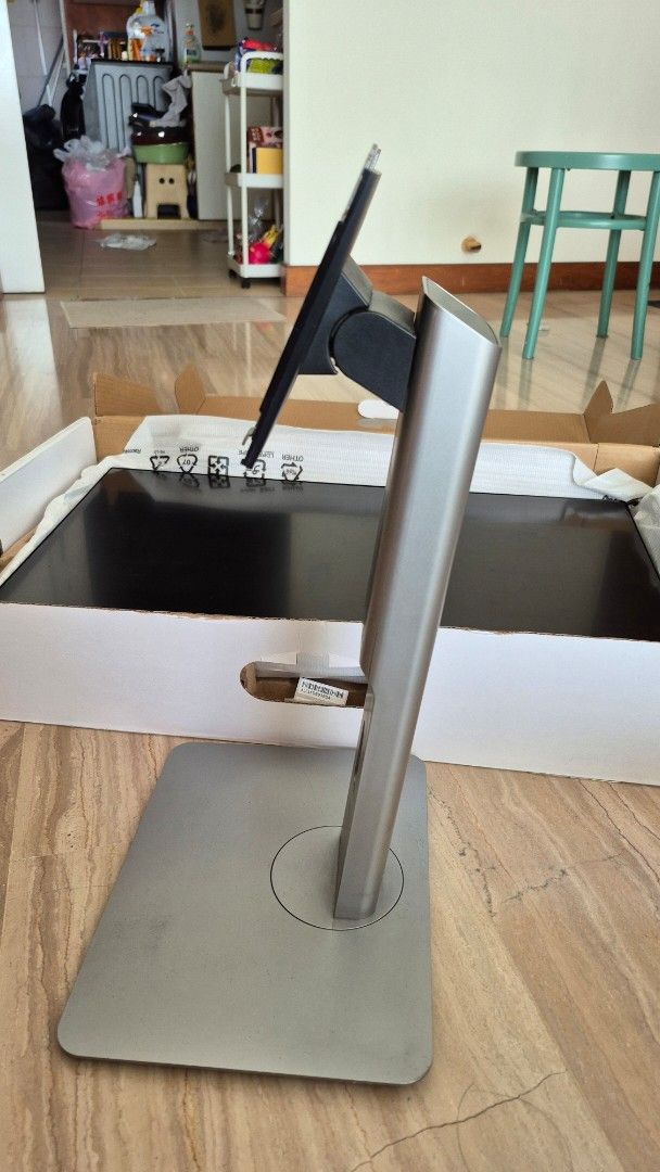 Dell Monitor with Stand444566583725281283