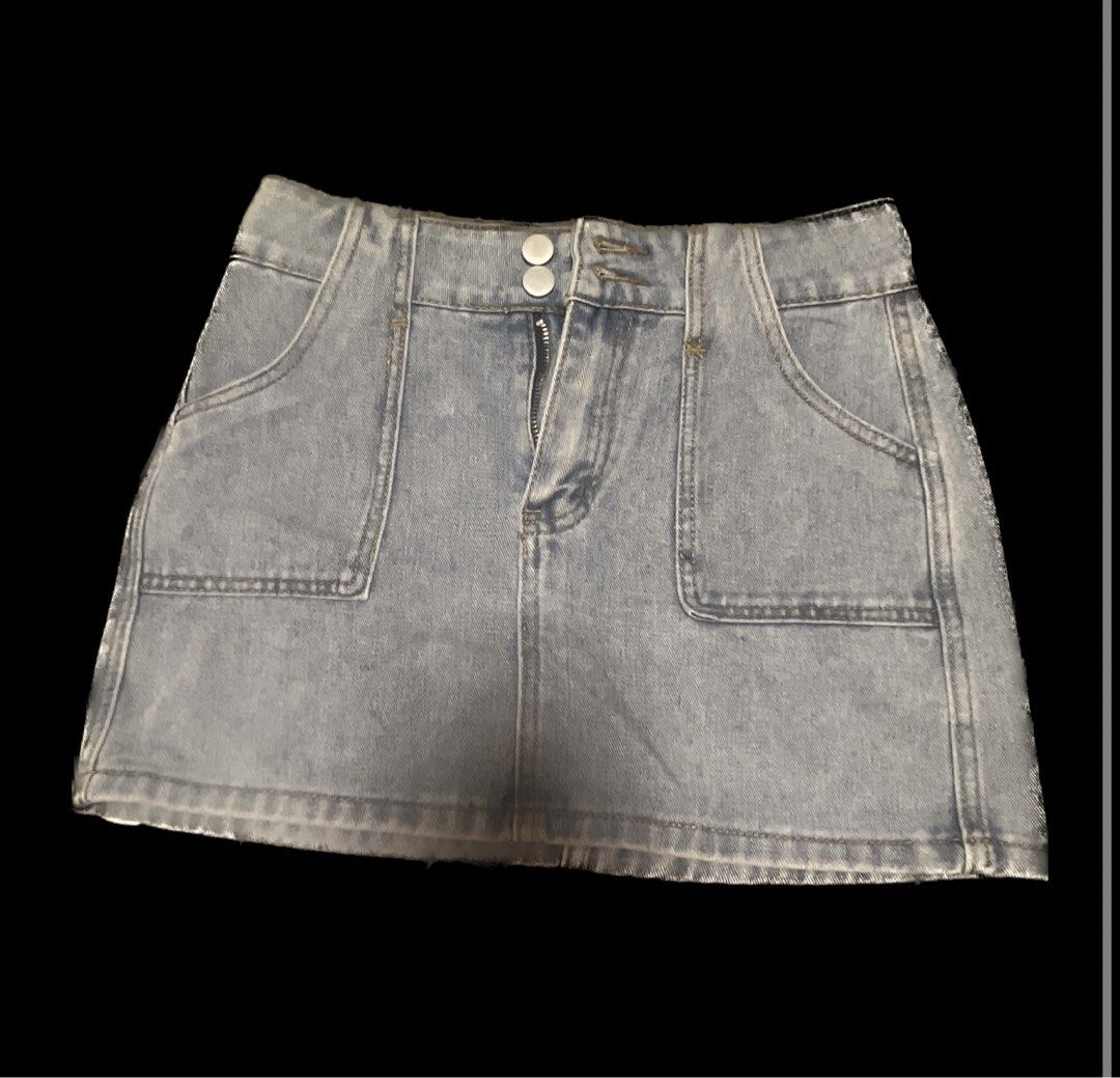 DENIM SKIRT (Category: Skirts) located in Imus. Submitted by declutter.archives (Listing ID 1436002886, Image 1). Description: SIZE: 25.