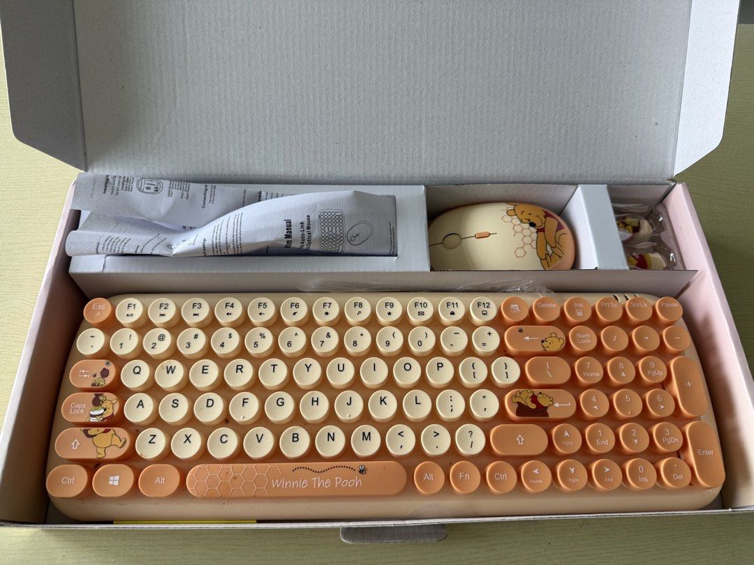 Disney Winnie the Pooh Wireless Keyboard and Mouse Set