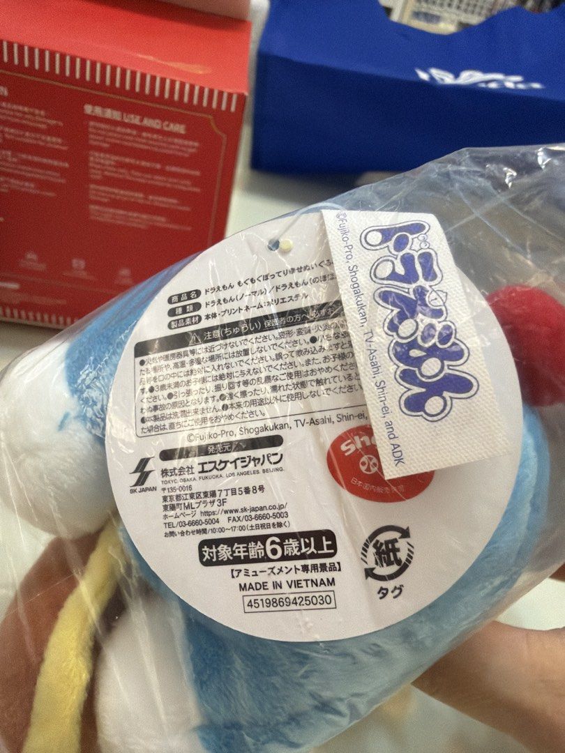Doraemon 公仔 （分類：絨毛玩具）位於 Hong Kong。 由 wy2021 提交（商品編號 1436043342，圖片 2）。簡介： 公仔包裝完整，適合6歲或以上的兒童。可愛的Doraemon造型，藍色身體配上紅鼻子，非常吸引人。適合收藏或送禮。。