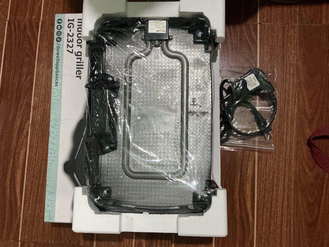 Dowell indoor griller (Category: BBQ, Grills & Hotpots) located in San Pedro. Submitted by wlaesh (Listing ID 1435921694, Image 3). Description: - good for samgyup and grilling indoors 🤍 - no issues & brand new (never used).