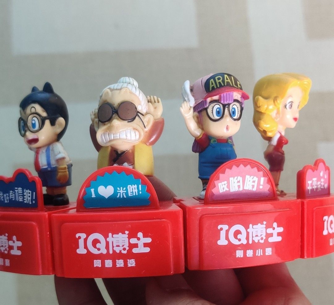 Dr. Slump Arale Norimaki Figurines Set (Category: Figurines & Statues) located in Itogon. Submitted by garage_mixdeclutter (Listing ID 1435926313, Image 2). Description: - Four Dr. Slump Arale Norimaki figurines included. - Each figurine on a red base with Chinese characters. - Features copyright information: Akira Toriyama/Shueisha, Toei Animation..
