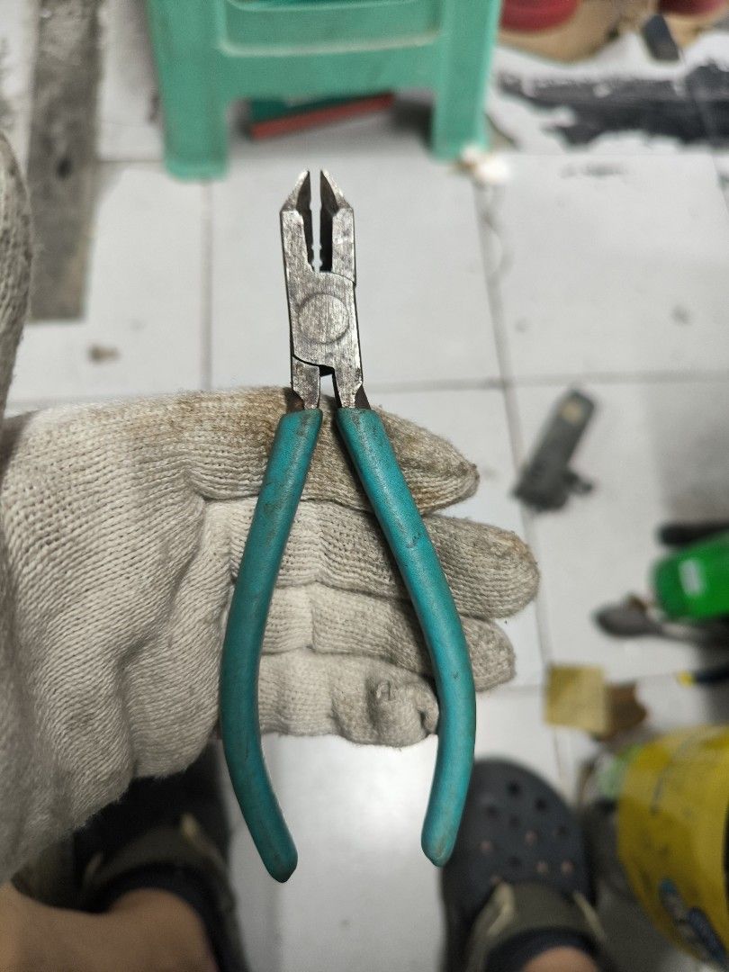 Engineer Brannd Japan Wire Cutter with Teal Handle (Category: Construction Tools & Equipment) located in Angeles City. Submitted by yellowbrickstore (Listing ID 1435983823, Image 2). Description: - Teal handle - Metal construction - has shown wear - as is pls check out the picture - Designed for cutting wires - Hand tool shipping via jnt express Saturday sked only gcash Gotyme payment pick up AC lnw Pampanga .