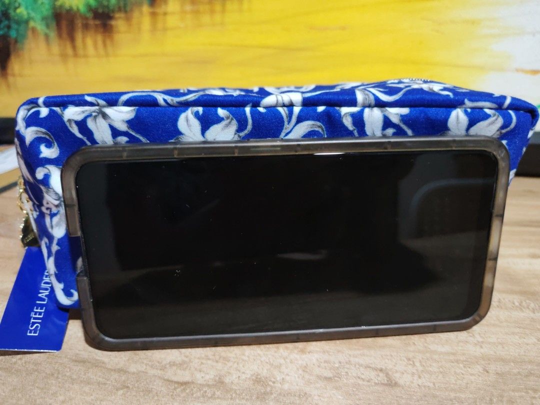 Estee Lauder Cosmetic Pouch (Category: Purses & Pouches) located in Marikina City. Submitted by myspace1971 (Listing ID 1436014805, Image 3). Description: 👉 PLEASE READ 💯% Guaranteed authentic STOCKS 1 🫱👉 On hand /AVAILABLE/AVAILABLE/AVAILABLE🫱unless marked SOLD LOCATION📍MARIKINA ✅ Pay first before shipping ✅ Payment via G cash ✅ SF courtesy of buyer 🚛LBC 🏍️Lalamove.