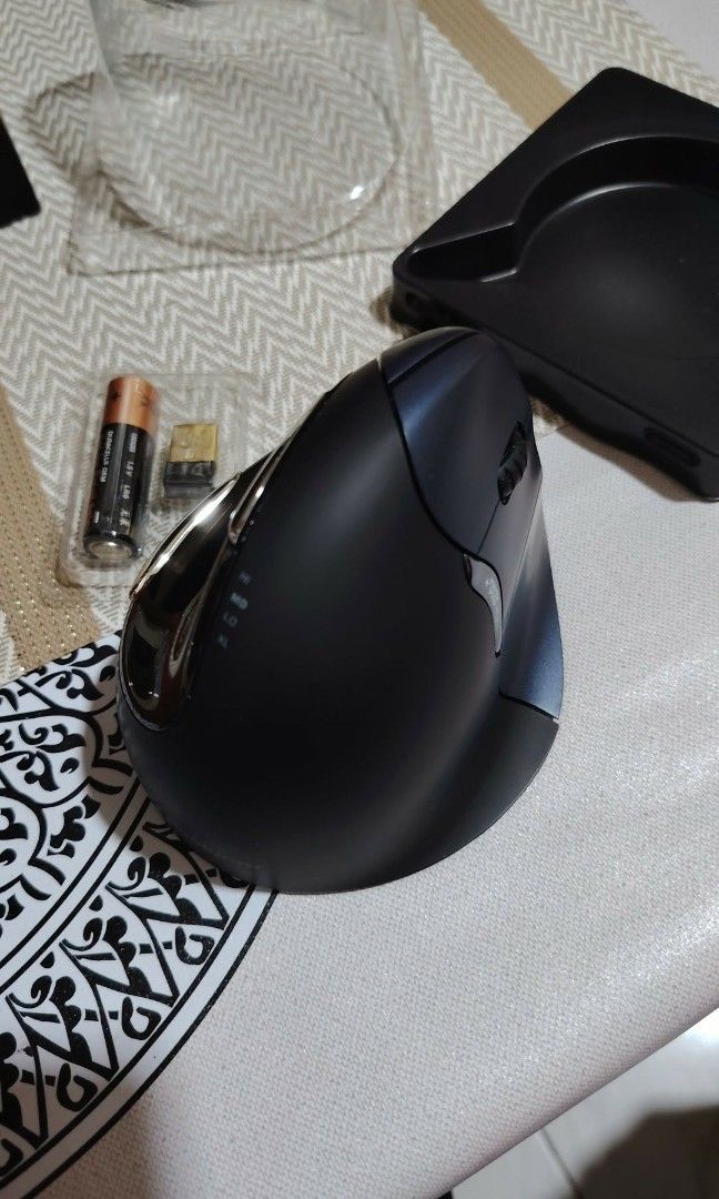Evoluent Vertical mouse 4 right (Category: Mouse & Mousepads) located in Taguig. Submitted by nhess.28 (Listing ID 1436067961, Image 3). Description: Negotiable.