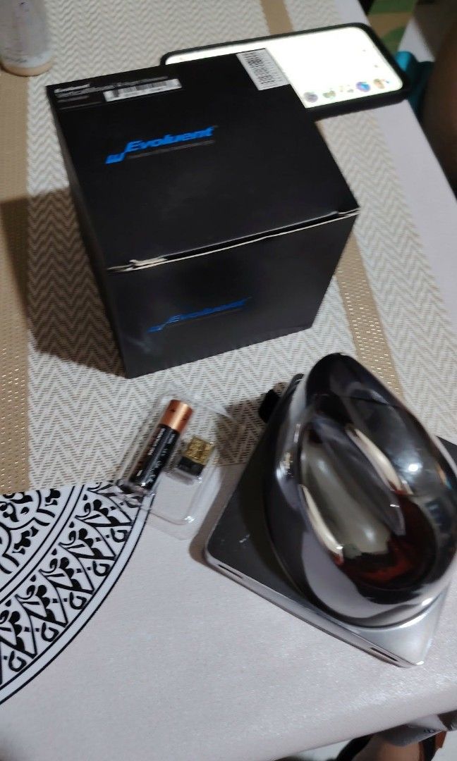 Evoluent Vertical mouse 4 right (Category: Mouse & Mousepads) located in Taguig. Submitted by nhess.28 (Listing ID 1436067961, Image 1). Description: Negotiable.