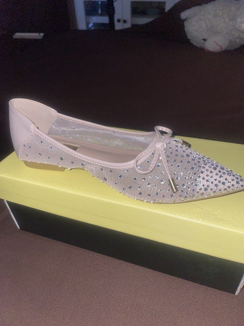 Figlia Donny (Category: Flats & Sandals) located in Malabon City. Submitted by chielychu (Listing ID 1436039360, Image 1). Description: Used once ( graduation day ) Size 7 Orig price - 2k.