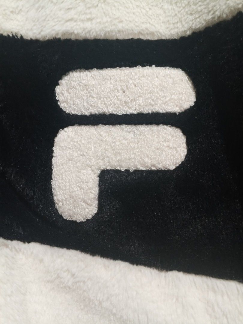 Fila Sherpa Jacket - White and Black (Category: Coats, Jackets and Outerwear) located in Cabuyao City. Submitted by full_flip0215 (Listing ID 1435941915, Image 3). Description: Bnew (Fresh from Factory) Condition 10/10 Color rate 10/10 Size (Large) 28.5L 21W - Brand: FILA - Colors: White, Black - Style: Boa jacket - Design: With zip-up pockets - Material: Fleece This fur jacket has a relaxed, loose silhouette that makes it easy to wear. The fluff