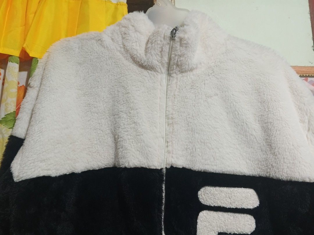 Fila Sherpa Jacket - White and Black (Category: Coats, Jackets and Outerwear) located in Cabuyao City. Submitted by full_flip0215 (Listing ID 1435941915, Image 2). Description: Bnew (Fresh from Factory) Condition 10/10 Color rate 10/10 Size (Large) 28.5L 21W - Brand: FILA - Colors: White, Black - Style: Boa jacket - Design: With zip-up pockets - Material: Fleece This fur jacket has a relaxed, loose silhouette that makes it easy to wear. The fluff