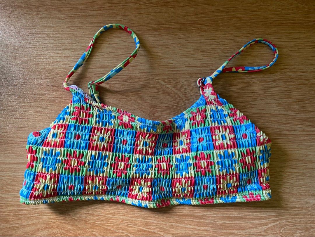 Floral Smocked Bikini Top - Size S (Category: Bikinis & Swimsuits) located in Santa Cruz. Submitted by lilpurpleseven (Listing ID 1435987168, Image 2). Description: - Floral bikini top - Size: S - Adjustable straps - Smocked design - Made in China - Fabric: Elastane blend - Care: Wash separately.