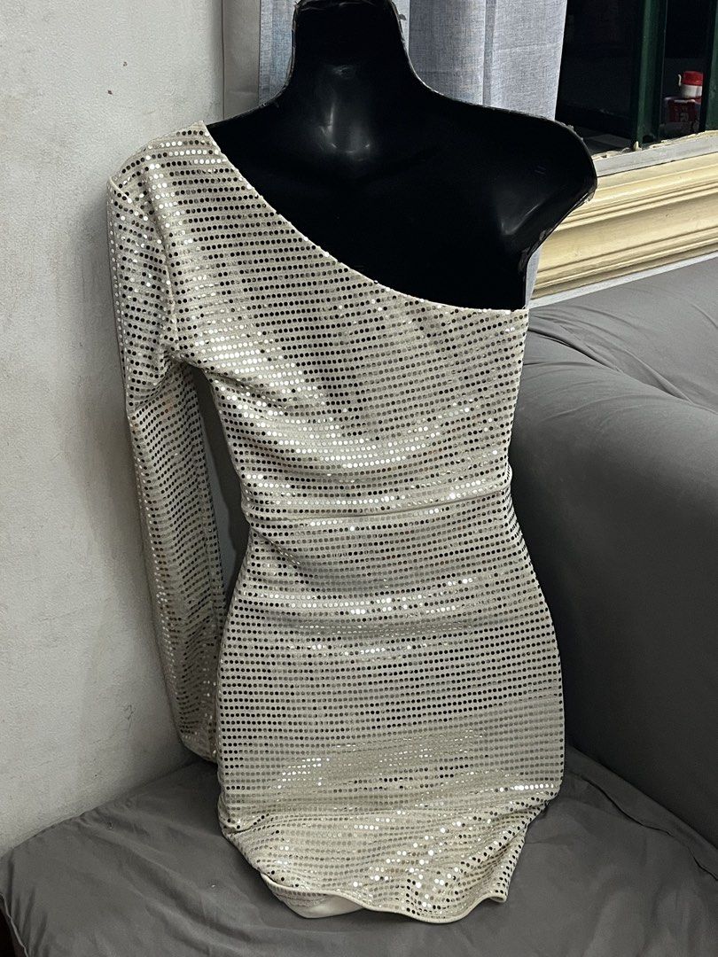 Forever 21 Asymmetrical Sequin Ruched Dress (Category: Dresses) located in Quezon City. Submitted by reikocakes (Listing ID 1436047571, Image 2). Description: - USED ONLY ONCE - in good condition, no issues.