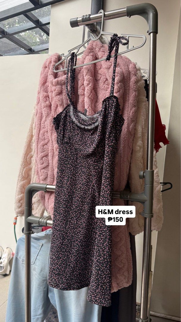 Forever 21 Striped Jumper - Size Small (Category: Dresses) located in Manila. Submitted by memos_ (Listing ID 1436005642, Image 3). Description: DECLUTTERING SALE!! PRICES are indicated on the picture itself. Selling one time use dress and clothes. H&M, Forever 21 and etc 📍Quezon City.