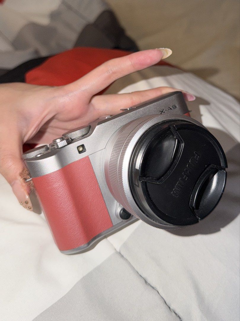 Fujifilm X-A5 Pink Mirrorless Camera (Category: Cameras) located in Taguig. Submitted by jac_declutters (Listing ID 1435936590, Image 1). Description: *°o Fujifilm XA-5 ( Pink) 9g°. P23,799 💟details: 15-45mm lens included touch screen wifi transfer body condition: 9.8/10 no issues Rfs: I don't really use this cam that much and I have an xt30 inclusions: original battery, original charger, kit lens, lens cap - Makati mod: j&t | Ibc | lalamove mop