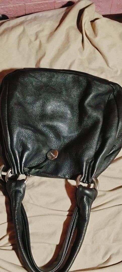 Furla Black Leather Handbag (Category: Luxury Bags & Wallets) located in Pasay City. Submitted by vivianmolo (Listing ID 1436056360, Image 2). Description: - Authentic Furla handbag - Black leather with textured finish - Silver hardware - Magnetic closure - Spacious interior - Gathered details - Includes Furla branded tag.